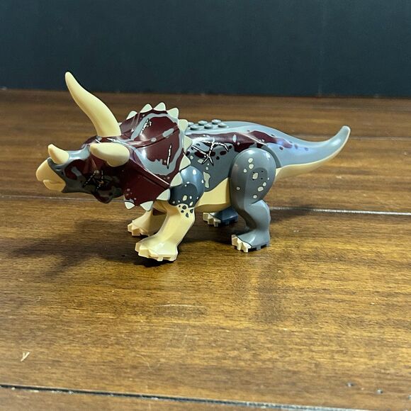 LEGO Triceratops, Jurassic World Dominion Dinosaur, Dark Red - Picture 3 of 7